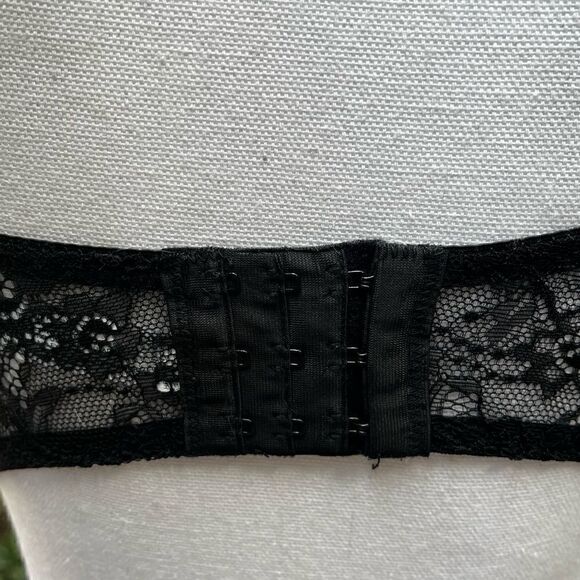 LAURA ASHLEY BLACK LACE BRALETTE SIZE LARGE - Picture 9 of 10